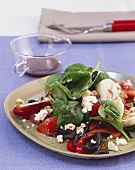 Spinach and pepper salad with mushrooms and feta cheese