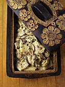 Pasta with goat's cheese and mushroom sauce