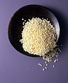 Urad dal in a wooden bowl (India)