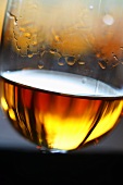 Ein Glas Cognac (Nahaufnahme)