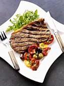 Gegrilltes Steak mit Gemüse