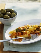 Pasta all'ascolana (Pasta with tuna and olive sauce)