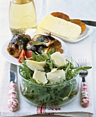 Rucola mit Parmesan, Sardinenröllche und Brocciu Käse