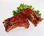 Marinated spare ribs and lettuce leaves