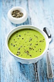 Cream of pea soup with pepper