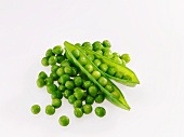 Peas and opened pea pods