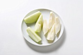 Peeled apple and pear wedges