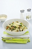 Carbonara coi piselli (Pasta with egg, bacon and peas)