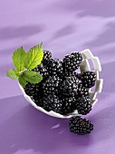 Brombeeren in einer Schale