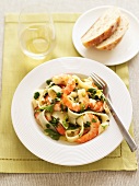 Lemon pasta with prawns and capers