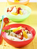 Yoghurt with fresh fruit