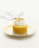Small lemon meringue cake