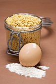Mehl, Ei und Eiernudeln