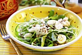 Salad leaves with lentils and goat's cheese