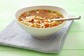 Cabbage soup with tomatoes and pancetta