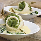 Sole rolls with champagne sauce