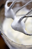 Stiffly beaten egg whites (close-up)