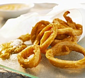 Deep-fried squid rings with curry sauce