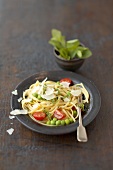 Linguine with cherry tomatoes, peas and mint