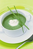 Wasserkresse-Suppe mit Creme fraiche