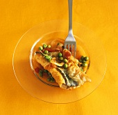 Eel with peas and tomatoes