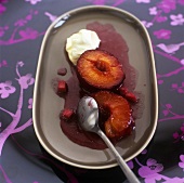 Baked plums with ginger, honey and cream