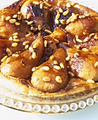 Pear tart with pine nuts