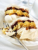 Toffee meringues (Meringue 'tongues' filled with toffee cream)