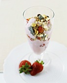 Muesli with fat-free strawberry yoghurt & fresh strawberries
