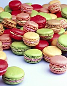 Bunte Macarons (französisches Kleingebäck)