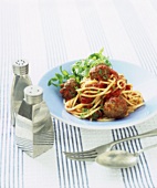 Spaghetti with meatballs, rocket and tomato sauce