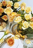 Cream-coloured roses (table decoration)