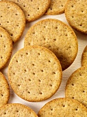 Round wheat crackers
