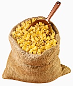 Short tubular pasta in jute sack with scoop