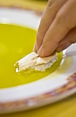 Pane, olio e sale (Dipping white bread in olive oil, Italy)