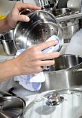 Drying a steamer pan