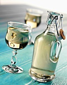 Ginger Ale in Flasche und Glas