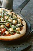 Green asparagus pizza