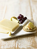 Cheddar cheese with apple and grapes