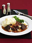Braised beef with mushrooms, mashed potato and broccoli
