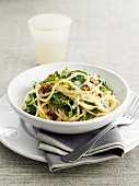 Linguine with blue cheese, rocket and walnuts