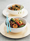 Fried noodles with prawns and vegetables (Asian)
