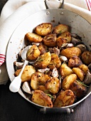 Ofenkartoffeln mit Knoblauch und Rosmarin