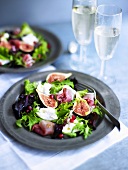 Salad leaves with figs and Parma ham
