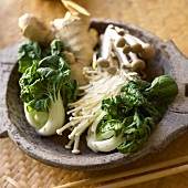 Pilze, Gemüse und Ingwer (China)