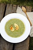 Cream of courgette soup with courgette flowers
