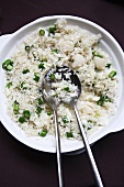 Chinesischer Reis mit Gemüse und Fisch