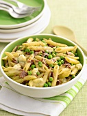 Penne with brie, bacon and peas