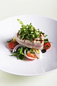 Gegrillter Thunfisch auf Salat