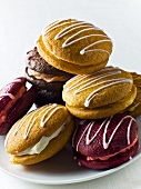 Whoopie Pies (cookies with cream filling, USA)